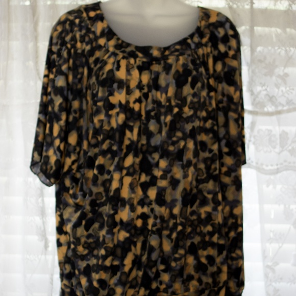 Flattering Blouse - Picture 4 of 8